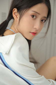 美女与帅哥打牌